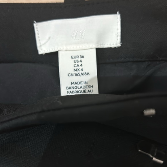 H&M Black Mini Skirt - Picture 3 of 3